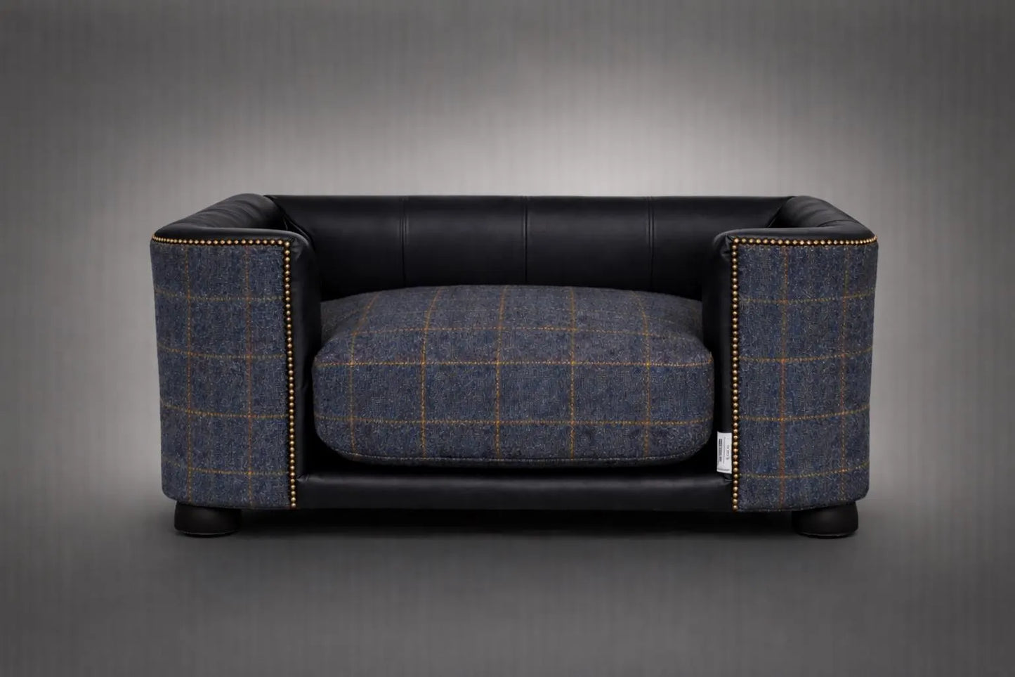 Oscar Luxury Harris Tweed & Italian Leather Dog Bed – Handcrafted Comfort