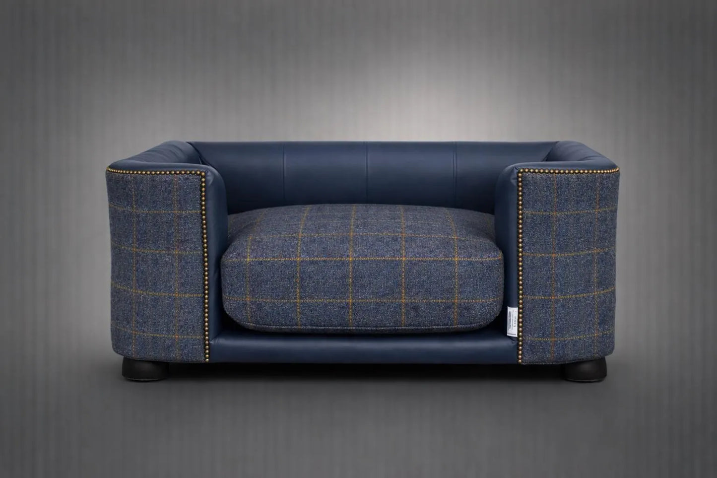Oscar Luxury Harris Tweed & Italian Leather Dog Bed – Handcrafted Comfort