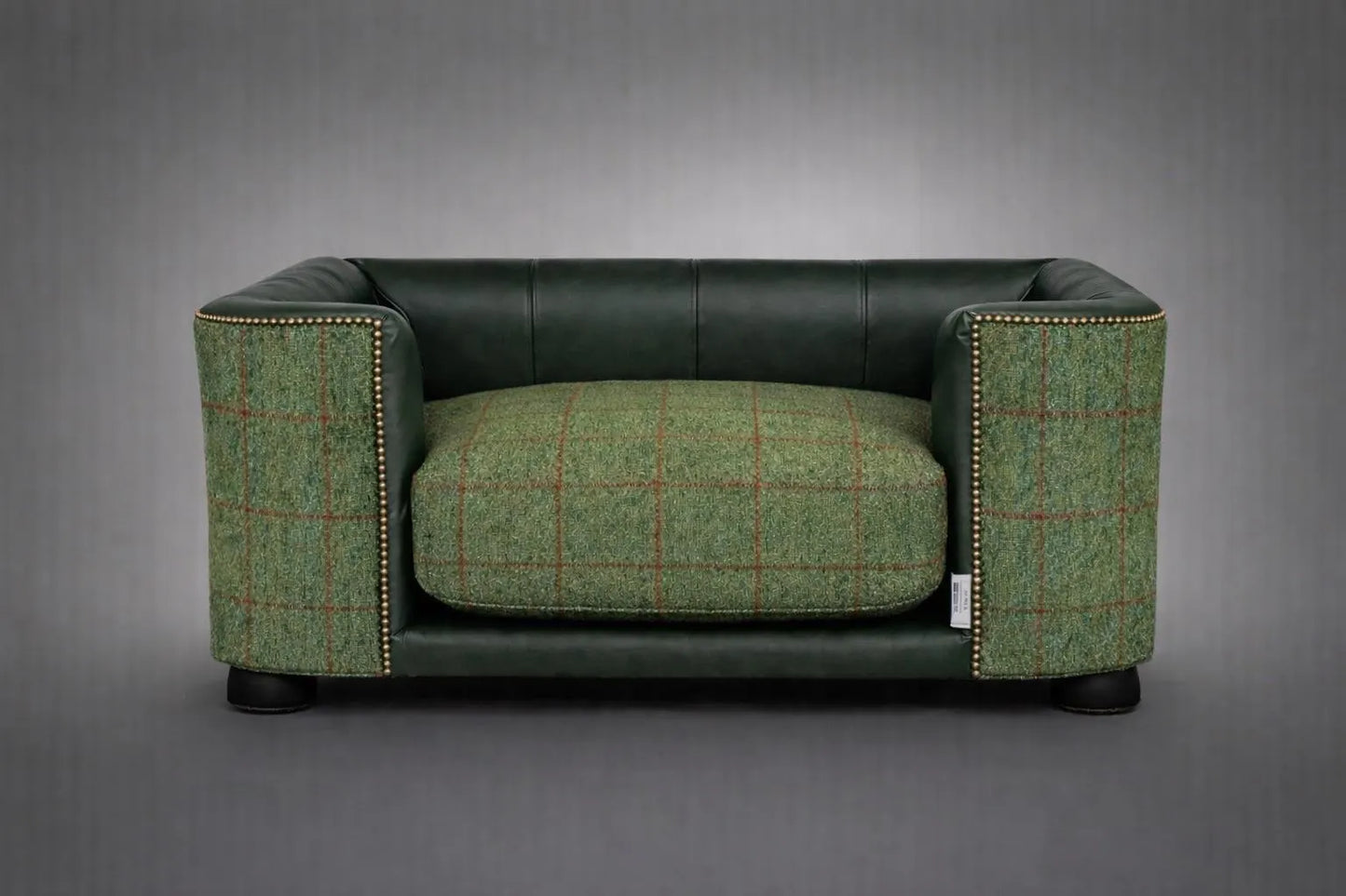 Oscar Luxury Harris Tweed & Italian Leather Dog Bed – Handcrafted Comfort