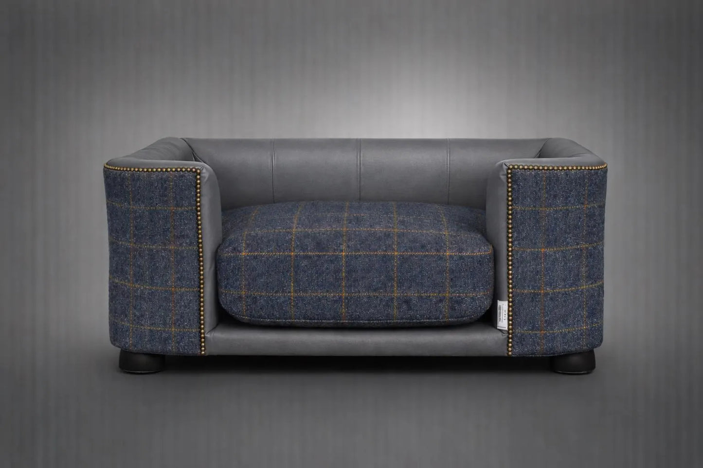 Oscar Luxury Harris Tweed & Italian Leather Dog Bed – Handcrafted Comfort