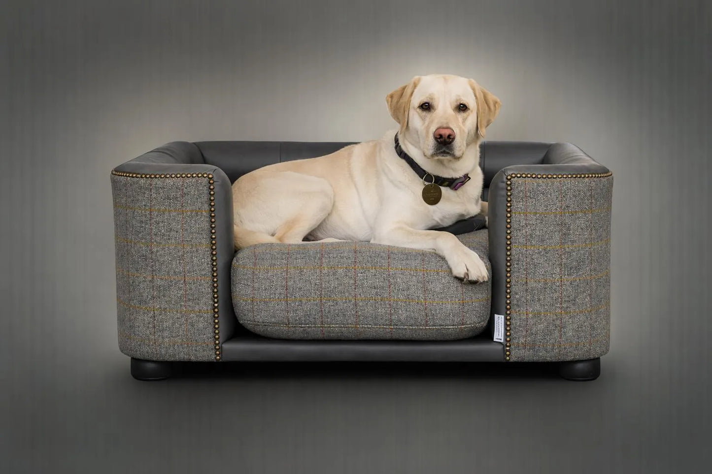 Oscar Luxury Harris Tweed & Italian Leather Dog Bed – Handcrafted Comfort